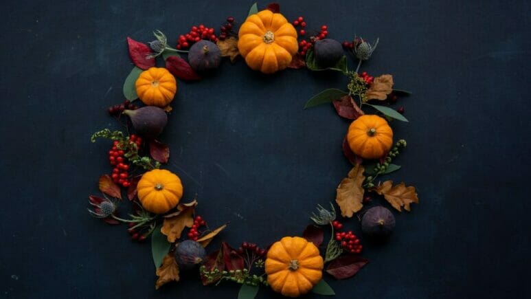 giving_thanks-16-9 thanksgiving themed wreath with pumpkins and leaves